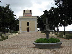 Vista posterior de la Ermita de Monserrat terminada.
