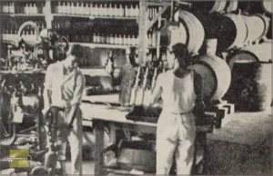 Compañía Licorera Matanzas, S. A. Departamento de taponado y sellaje (Ca. 1942).
