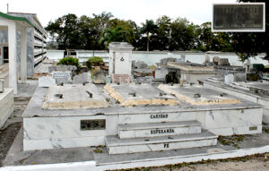 Respetable Logia Sol. Vista de su panteón en el cementerio de Matanzas (2015).