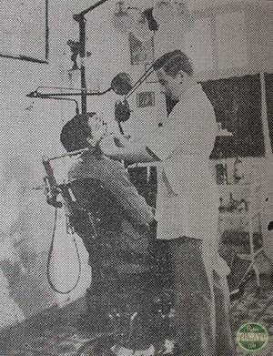 Dr. Heliodoro García Cartaya en su gabinete dental (1942).