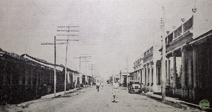 Calle principal de Jovellanos en la provincia de Matanzas (1942).