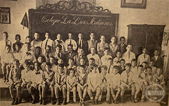 Grupo de alumnos del Colegio La Luz en 1923.
