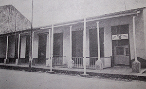 Vista de la Casa Ayuntamiento, Jefatura de Policía y Centro de Socorros de Carlos Rojas (1942).
