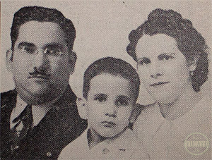 José Ramón González Fernández junto a su esposa Regla M. Rivero. y su hijo José Ramón González Rivero