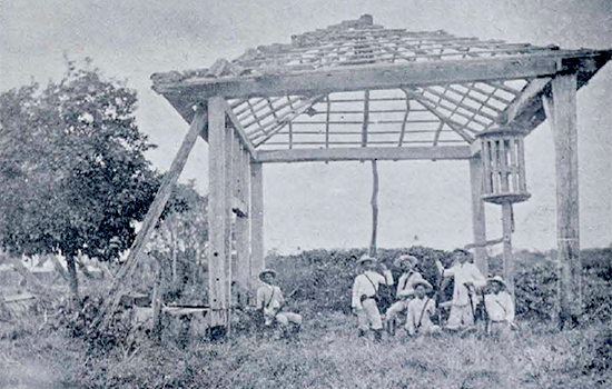 Noria de la finca San Pedro en Punta Brava, donde se velaron por varias horas a raíz de su muerte los cadáveres de Maceo y Gómez Toro (Fuente: El Fígaro 1899). 