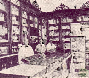 Interior de la Farmacia Montero