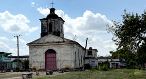 Iglesia San Francisco Javier en Máximo Gómez (Recreo), provincia Matanzas, Cuba. Sobre su fachada se aprecia la inscripción: Año 1861 (Foto 2025/03).