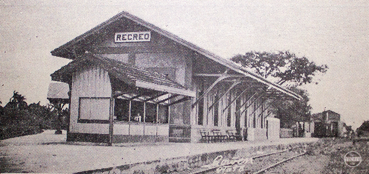 Estación de los Ferrocarriles Unidos de la Habana en Máximo Gómez con el primitivo nombre de Recreo.