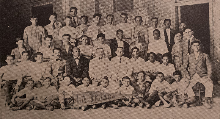 Gerentes y empleados de la fábrica de calzado  La Tejana (Ca. 1923).