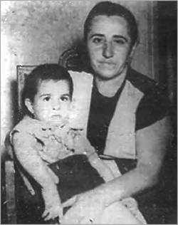 María y Miguel Ángel Dominico, esposa e hijo de Fidelio Ponce de León (Ca. 1948).