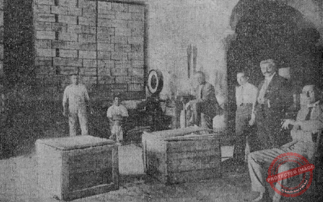 González y Suárez, S. en C., vista interior del almacén, gerentes y empleados ca. 1918.