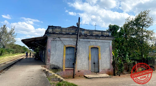 Vista del antiguo paradero y estación del ferrocarril en Perico, provincia de Matanzas.