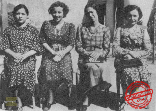 Maestras Juana García, Paulina J. Castro, Irene Ojeda y Alicia García durante un cursillo pedagógico en Perico, 1937.