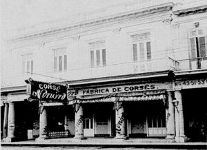 Edificio en Galiano 47, Habana, donde estuvo la fábrica de Corsés Ninón de Abelardo Queralt y el Conservatorio Nacional de Música dirigido por Hubert de Blanck (Ca. 1917).