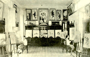 Dos alumnas en el aula de dibujo del Colegio La Virgen Milagrosa (Ca. 1925).