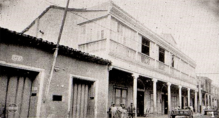 Exterior del edificio de la compañía Lorenzo Abascal y Sobrinos (Ca. 1917).