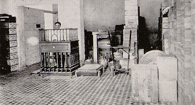 Vista interior de la Licorería Moderna de Marcelo Bilbao (Ca. 1917).