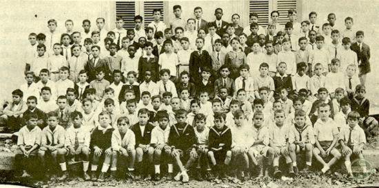 Grupo de alumnos de la escuela gratuita del Colegio de La Salle en la Habana (Ca. 1925).