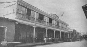 Exterior del edificio de la compañía de Lorenzo Abascal y Sobrinos en Santiago de Cuba, ca. 1918.
