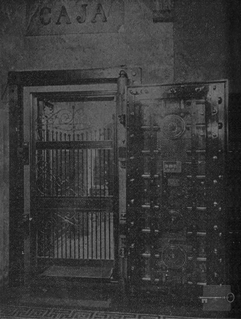 Banco Español de la Isla de Cuba entrada a la bóveda (Ca. 1918).