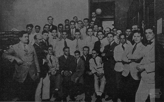 Grupo de empleados del Banco Español de la Isla de Cuba (Ca. 1918).