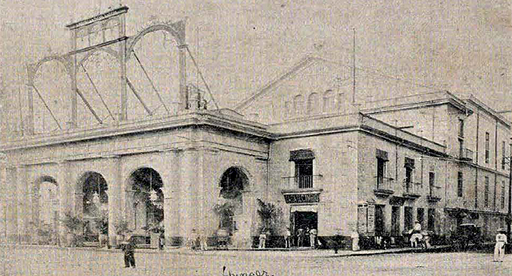Vista exterior del Gran Teatro de Tacón. Foto de Gómez Carrera (Ca. 1899).