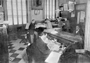 Vista general del escritorio de la fábrica de tabacos y cigarros La Escepción (Ca. 1918).