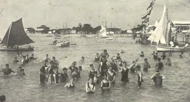 Playa de Marianao y terraza del Habana Yacht Club (Ca. 1917).