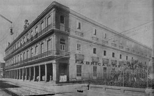Fábrica de tabacos Romeo y Julieta en la Habana. Vista exterior del edificio (Ca. 1918).