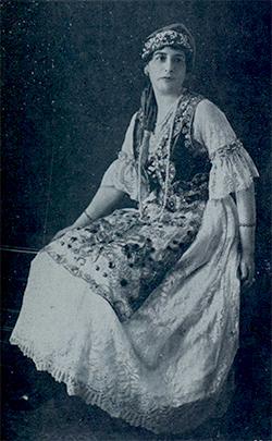 María Antonia Oña vestida de Circasiana.
