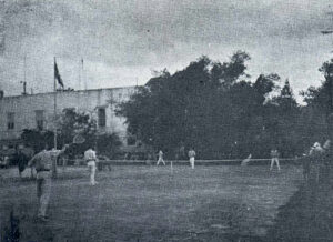 Tennis Club del Vedado (V.T.C.) vista de una partida en los nuevos terrenos cerca de 1905.