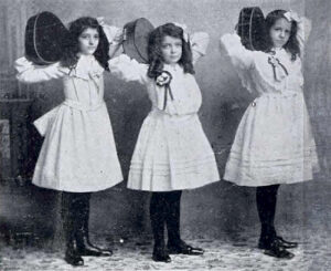 Anita Raynal, Delfina Revuelta y Teté Zayas. Alumnas del Colegio Francés.