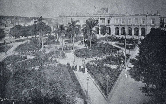 Excursión de los maestros a Matanzas: Vista de la Plaza de Armas y del Palacio del Gobierno Civil (1901).