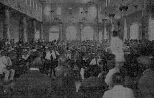 El salón de actos del Casino Español de Matanzas y un aspecto de la concurrencia al acto inaugural.