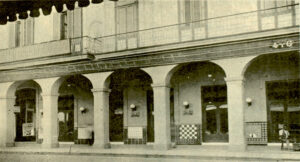 Vista exterior del edificio donde radicaba la casa Pons, Cobo y Cía. en la Habana (Ca. 1924).