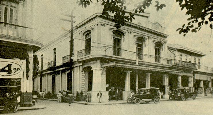 Vista del edificio de la tienda La Isla de Cuba en la Habana (Ca. 1925).
