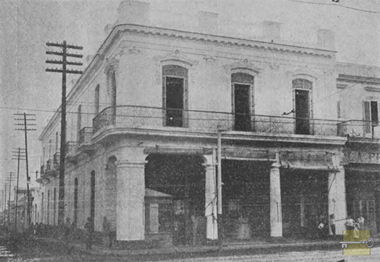 Vista exterior del edificio de los almacenes de La Isla de Cuba (Ca. 1903).