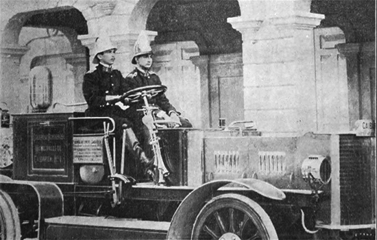 Bomba automóvil del servicio de incendios del Cuerpo de Bomberos de Caibarién (Ca. 1916).