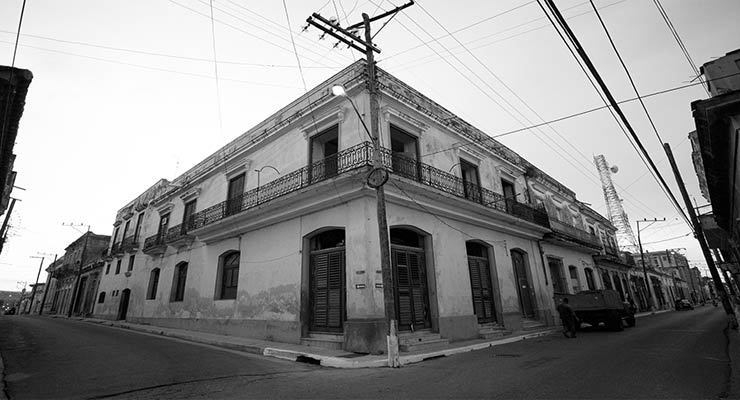 Vista de la calle del Río esquina Zaragoza, Matanzas, Cuba.