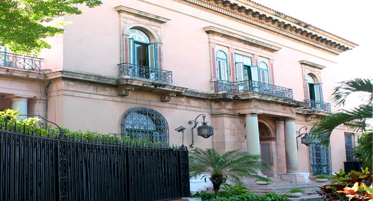 Detalle del palacete de Catalina Lasa de Baró, en el Vedado, Habana (Ca. 2011).