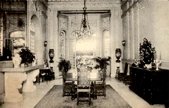 Residencia de la pareja Martí Bances. Vista del elegante comedor (Ca. 1930).