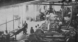Aspecto del taller de automóviles de Rodolfo Lusso en la Habana (Ca. 1921).