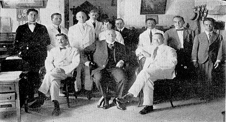 Tillmann & Co. directivos y ayudantes en la oficina (Ca. 1917).