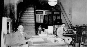 Armando López Martínez en su oficina de Matanzas dedicada al negocio de aduanas (Ca. 1917).