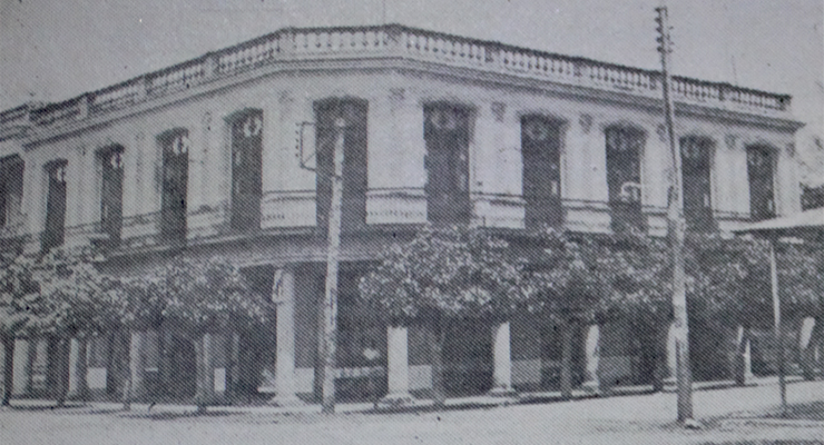 Frente del Hotel Vista Alegre en el pueblo de Jagüey Grande (Ca. 1942).