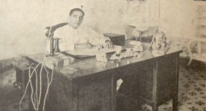 Doctor Rodolfo Ipiña Nuñez en su gabinete de Jagüey Grande (Ca. 1924).