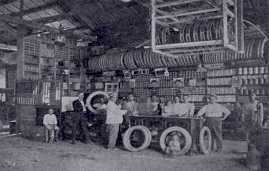 Oficinas y almacén del Exterior del Garaje Eureka en Matanzas (Ca. 1924).