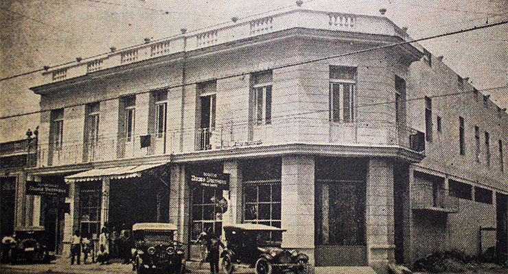 Garaje Oriente de Fidencio Sánchez Estrada en la Calzada de Tirry, Matanzas (Ca. 1924).