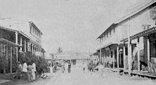 Calle del mercado de esponjas en Batabanó (Ca. 1903).