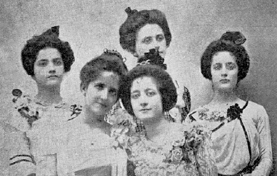 Grupo de damas holguineras: Carmen Tamayo, María Manduley, Remedios Gómez, Rosalía Betances y Nélida Manduley.